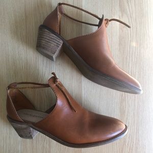 KELSI DAGGER cut out bootie size 9